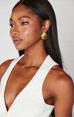 Petit Moments Shell Stud Earrings ~ Gold